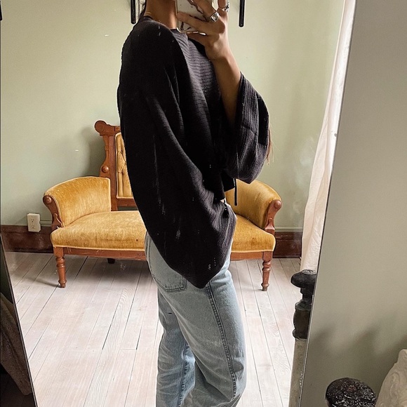 Cropped Ribbed Sweater - Picture 4 of 4